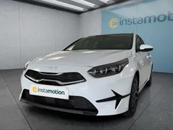Weiß Neu 2025 Kia Ceed Kleinwagen | 27.699 € (Guter Preis)