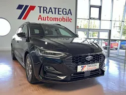 Agate black metallic Gebraucht 2024 Ford Focus ST-Line Kombi | 23.890 € (Superpreis)