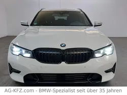 Weiß Gebraucht 2021 BMW 320 Sport Line Kombi | 17.499 € (Guter Preis)
