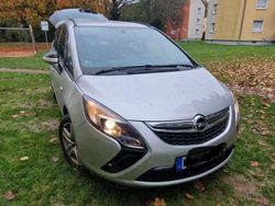 Grau Gebraucht 2015 Opel Zafira Tourer Selection Van / Kleinbus | 9.000 € (Etwas zu teuer)