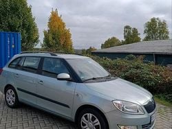 Grün Gebraucht 2011 Skoda Fabia Kleinwagen | 2.000 € (Fairer Preis)