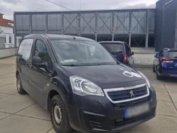 Schwarz Gebraucht 2017 Peugeot Partner Van / Kleinbus | 5.900 € (Superpreis)