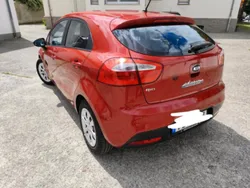 Rot Gebraucht 2015 Kia Rio 3 Kleinwagen | 7.900 € (Guter Preis)