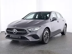 Grau Gebraucht 2023 Mercedes A200 Kleinwagen | 28.920 € (Fairer Preis)