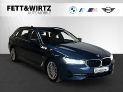 Blau Gebraucht 2023 BMW 530e Efficient Dynamics Kombi | 40.490 € (Guter Preis)