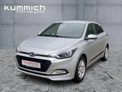 Silber Gebraucht 2016 Hyundai i20 Passion Limousine | 9.800 € (Fairer Preis)