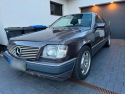 Violet Gebraucht 1992 Mercedes 230 Coupé | 3.890 €