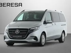 Hightechsilber Gebraucht 2024 Mercedes V220 Style Van / Kleinbus | 62.580 €