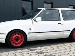 Weiß Gebraucht 1990 Ford Escort Kombi | 5.000 €