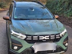 Grün Gebraucht 2024 Dacia Jogger Extreme Van / Kleinbus | 19.799 € (Fairer Preis)