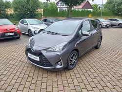 Grau Gebraucht 2018 Toyota Yaris Hybrid Comfort Limousine | 14.990 € (Fairer Preis)