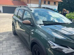 Grün Gebraucht 2024 Dacia Jogger Extreme Kombi | 19.000 € (Guter Preis)