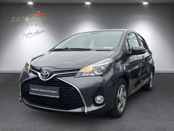 Grau Gebraucht 2014 Toyota Yaris Hybrid Comfort Limousine | 9.490 € (Fairer Preis)