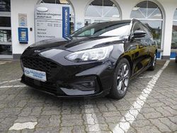 Schwarz (obsidianschwarz metallic) Gebraucht 2021 Ford Focus ST-Line Kombi | 19.990 € (Etwas zu teuer)