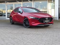 Rot Neu 2025 Mazda 3 Homura-Line Limousine | 27.790 €