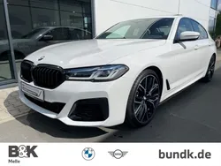 Weiss Gebraucht 2021 BMW M550 Efficient Dynamics Limousine | 94.850 €