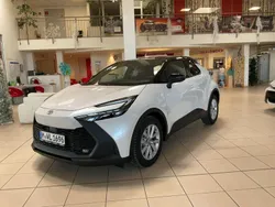 Platinumweißperleffekt Gebraucht 2023 Toyota C-HR Team SUV | 31.490 € (Teuer)