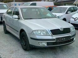 Silber Gebraucht 2004 Skoda Octavia Ambiente Limousine | 1.590 € (Guter Preis)