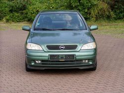 Grün Gebraucht 1999 Opel Astra Comfort Limousine | 2.600 € (Teuer)