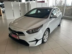Carraraweiss Gebraucht 2023 Kia Ceed Vision Limousine | 21.970 € (Superpreis)