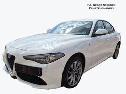 Weiß Gebraucht 2023 Alfa Romeo Giulia Ti Limousine | 29.999 € (Guter Preis)