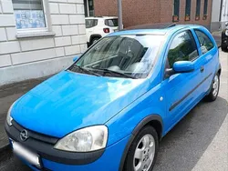 Blau Gebraucht 2001 Opel Corsa Kleinwagen | 3.000 € (Teuer)