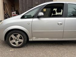 Silber Gebraucht 2004 Opel Meriva Van / Kleinbus | 500 € (Superpreis)