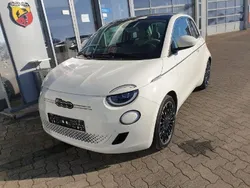 Colore esterno (arktis weiß) Gebraucht 2022 Fiat 500e La Prima Limousine | 19.900 € (Fairer Preis)