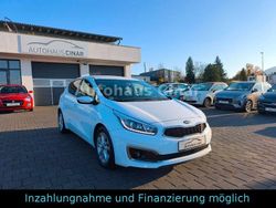 Weiß Gebraucht 2016 Kia Ceed Spirit Kleinwagen | 11.990 € (Fairer Preis)