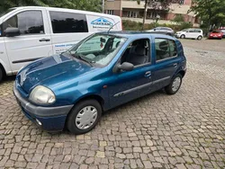 Blau Gebraucht 2000 Renault Clio II Kleinwagen | 650 € (Fairer Preis)