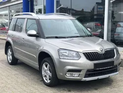 Grau Gebraucht 2015 Skoda Yeti SUV | 15.999 € (Fairer Preis)