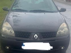 Schwarz Gebraucht 2002 Renault Clio II Limousine | 900 € (Fairer Preis)