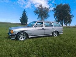 Silber Gebraucht 1982 Mercedes E280 Kombi | 8.000 €