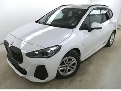 Weiß Gebraucht 2023 BMW 220 Active Tourer M Sport Van / Kleinbus | 31.440 € (Fairer Preis)