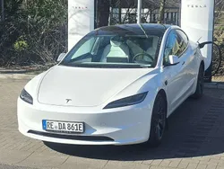 Weiß Gebraucht 2023 Tesla Model 3 Limousine | 44.000 €