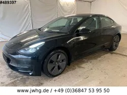 Solid black (metallic) Gebraucht 2022 Tesla Model 3 Limousine | 25.450 € (Superpreis)