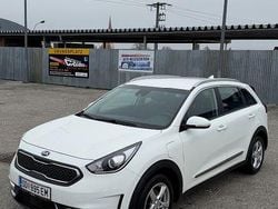 Weiß Gebraucht 2017 Kia Niro Silver SUV | 14.590 € (Fairer Preis)