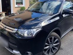 Schwarz Gebraucht 2014 Mitsubishi Outlander Diamant Edition SUV | 14.999 € (Etwas zu teuer)