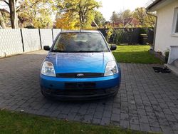 Blau Gebraucht 2004 Ford Fiesta Limousine | 1.650 € (Etwas zu teuer)