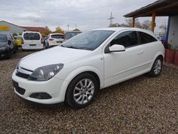 Weiß Gebraucht 2009 Opel Astra GTC Innovation Limousine | 2.500 € (Fairer Preis)