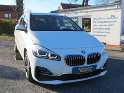 Weiß Gebraucht 2018 BMW 218 Luxury Line Van / Kleinbus | 18.440 € (Fairer Preis)