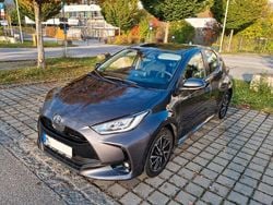 Grau Gebraucht 2021 Toyota Yaris Team Kleinwagen | 16.500 € (Fairer Preis)