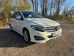 Weiß Gebraucht 2017 Mercedes B200 Urban Van / Kleinbus | 18.200 €