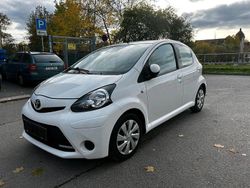 Weiß Gebraucht 2014 Toyota Aygo Kleinwagen | 4.400 € (Fairer Preis)