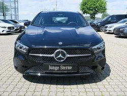 Schwarz Gebraucht 2023 Mercedes A180 Kleinwagen | 28.950 € (Fairer Preis)
