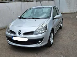 Silber Gebraucht 2006 Renault Clio II Initiale Limousine | 3.000 € (Etwas zu teuer)