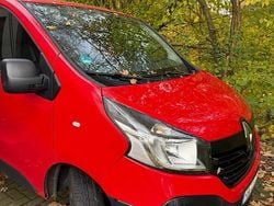 Rot Gebraucht 2016 Renault Traffic Van / Kleinbus | 15.000 €