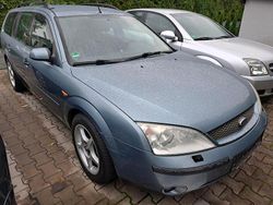 Blau Gebraucht 2001 Ford Mondeo Kombi | 799 € (Fairer Preis)