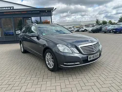 Grau Gebraucht 2011 Mercedes E200 Limousine | 10.990 € (Fairer Preis)