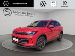 Rot Gebraucht 2024 VW Tiguan Elegance SUV | 52.700 € (Fairer Preis)